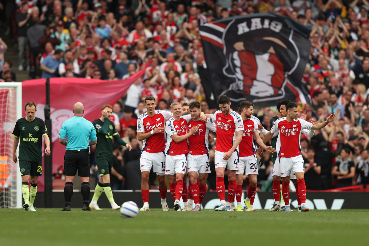 2025年欧洲足坛夏窗：英超创纪录 红军包揽前3（2025欧洲夏窗：英超破纪录，利物浦包揽前三）