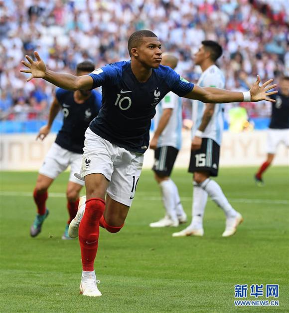 2-1，24岁AC米兰旧将一传一射，率队逆转切尔西，豪取欧冠3连胜（欧冠3连胜！24岁米兰旧将传射建功，率队2-1逆转切尔西）