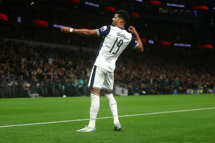 篮球篮网球队内部训练赛完成