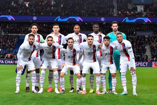 致敬李惠堂，赞助商犀旺送给魏祥鑫一颗柚子足球