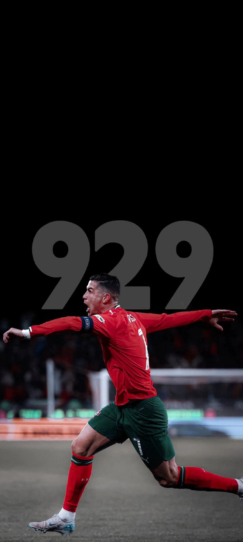 足坛一夜动态：AC米兰大逆转登顶意甲第1，B费创纪录曼联复仇狼队