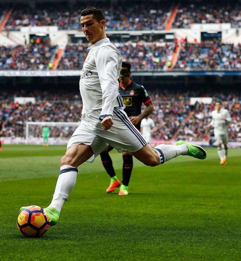 库尔图瓦昨夜对利物浦扑救8次，欧冠生涯仅次于22年决赛的9次（库尔图瓦昨夜战利物浦完成8次扑救，欧冠生涯第二高纪录，仅逊2022年决赛的9次）