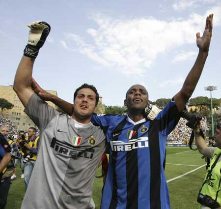 英冠前瞻：考文垂盼主场破咒巩固榜首，斯旺西欲终结客场连败（英冠前瞻：考文垂盼主场解咒稳固榜首之位，斯旺西力争终结客场连败）