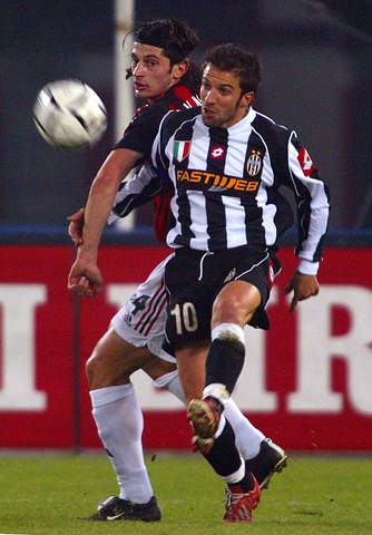 罗马诺：AC米兰已与科斯蒂克谈妥个人条款，转会费谈判顺利（罗马诺：AC米兰与科斯蒂克已就个人条款达成一致，转会费谈判进展良好）