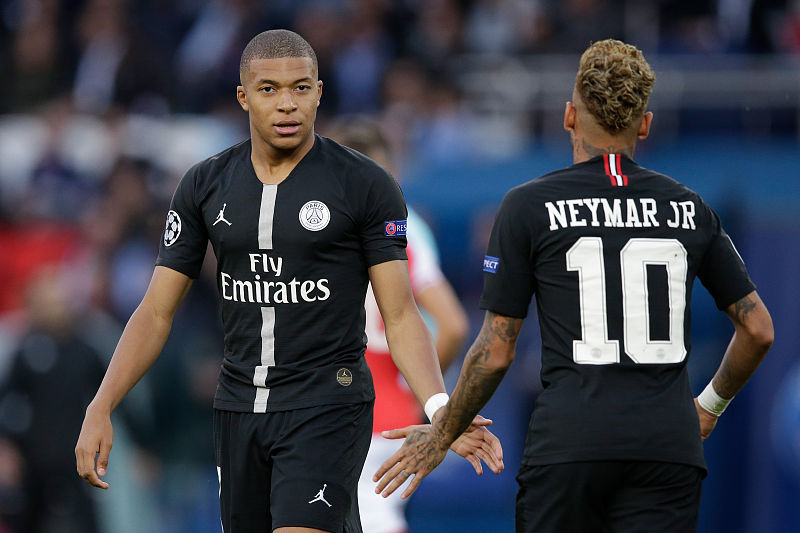 2025／26赛季英超：鲁尼公开评论萨拉赫损害了利物浦的稳定（英超2025／26：鲁尼对萨拉赫的公开言论被指破坏利物浦稳定）