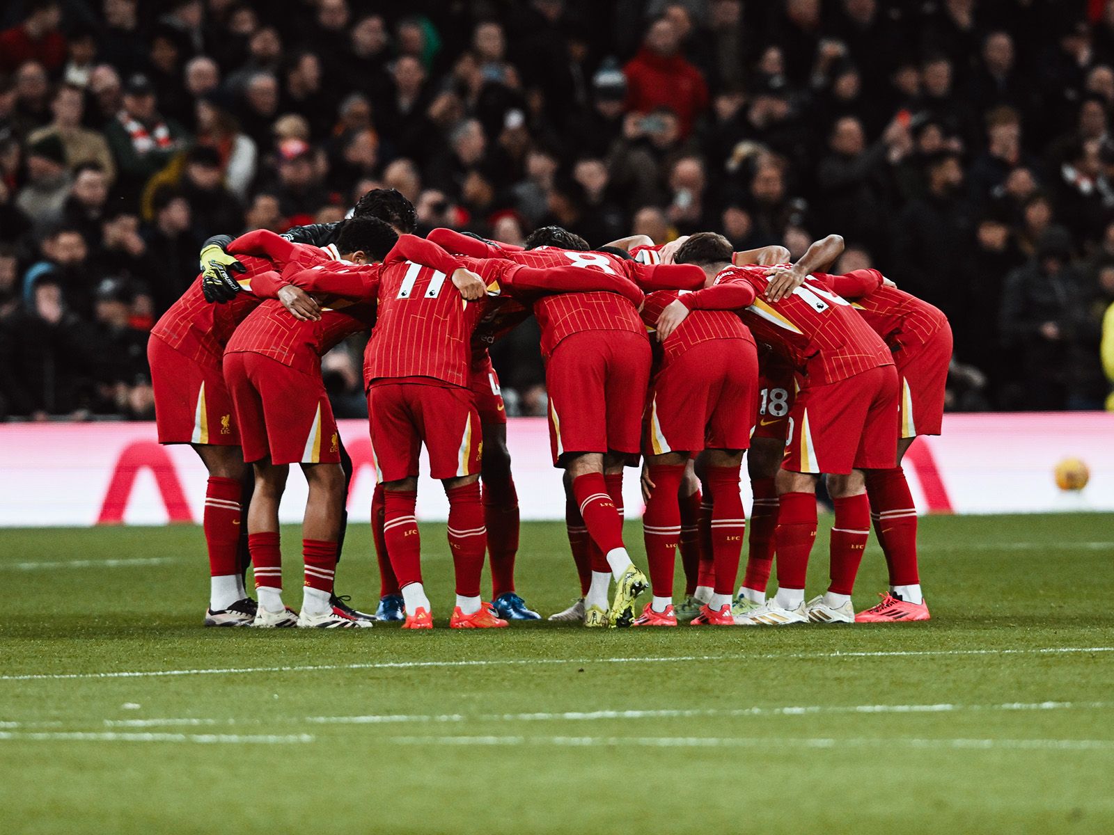 辽宁男篮连续两轮不敌广州龙狮，战绩止步杯赛，阵容调整和外援表现引发争议。