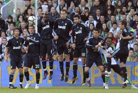 李玮锋：联赛中轴都是外援造成国足没人，这两年踢球孩子多了