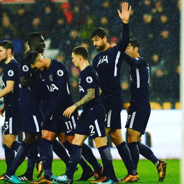 骑士内线组合压制对手