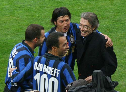 葡萄牙2026客场球衣谍照曝光，V字纹路寓意超级英雄（葡萄牙2026客场球衣疑现身，V形纹设计致敬超级英雄）